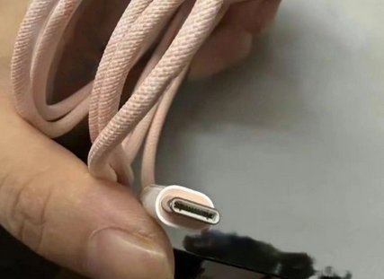 大东苹果15维修店分享iPhone15USB-C数据线长啥样